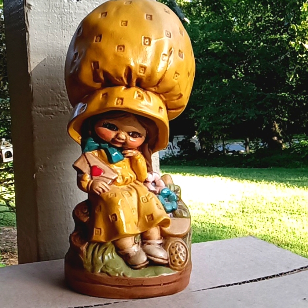 Vintage 1977 Ceramic Little Girl w/ Huge Hat Figure